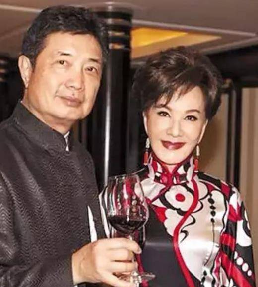 原创她曾和邓丽君齐名,66岁痛失独子,今70岁被2婚丈夫宠成公主
