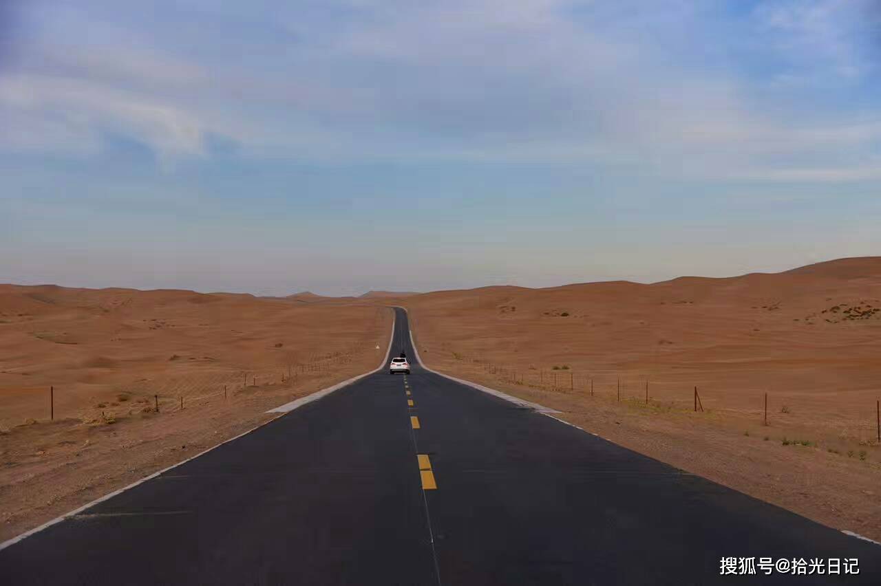 驾驶体验最美沙漠公路,一条走进沙漠深处的美丽公路