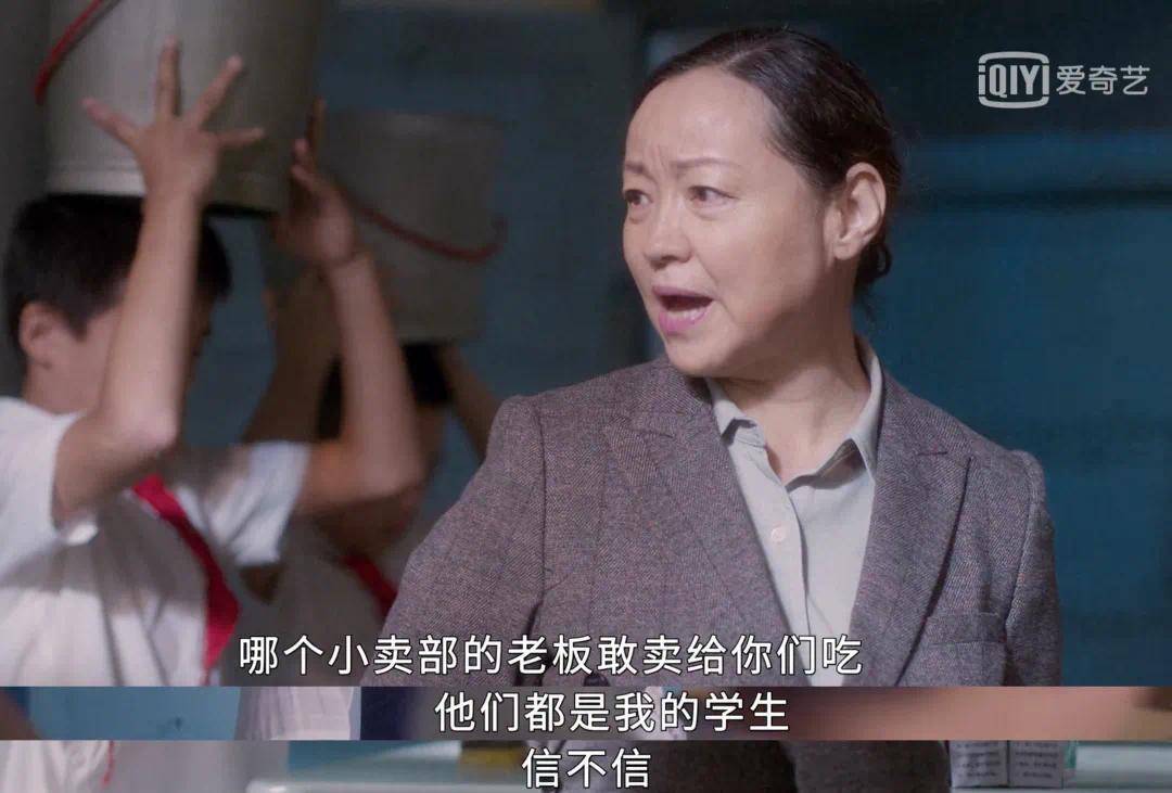 于是很多女孩在伤害,压抑中长大,也不得不长出"盔甲".