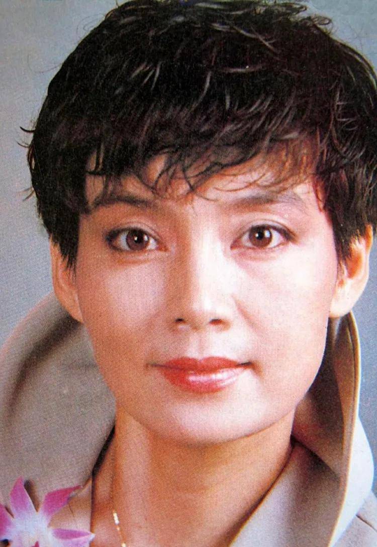 能美一辈子的优雅老演员,蠃在五官端正气质独秀,艺术岁月沉绽!