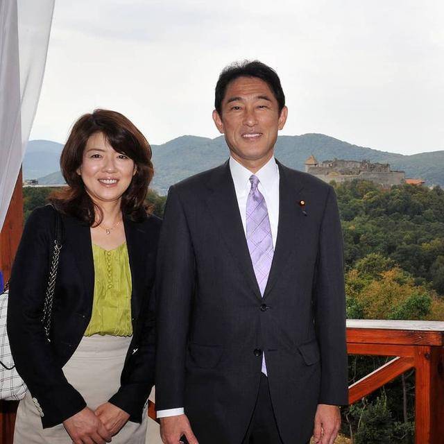 谁说相亲遇不到真爱看看岸田文雄和妻子的神仙爱情