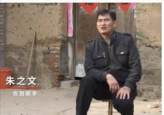 毕竟,从一个普通的农民歌手成为家喻户晓的网红,大衣哥依靠炒作为自己