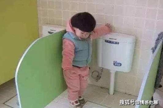 很多小孩都不敢在幼儿园拉粑粑,为什么呢?_厕所