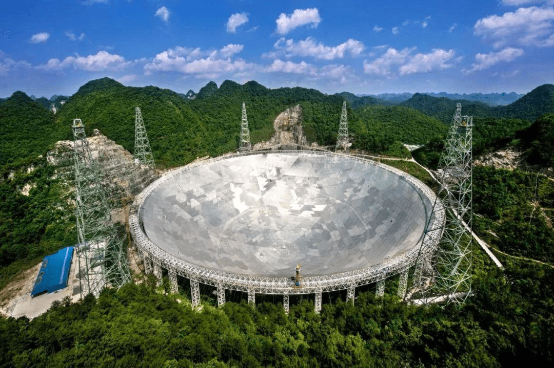 中国天眼在47天内,收到了1652次重复信号,30亿光年外有什么?
