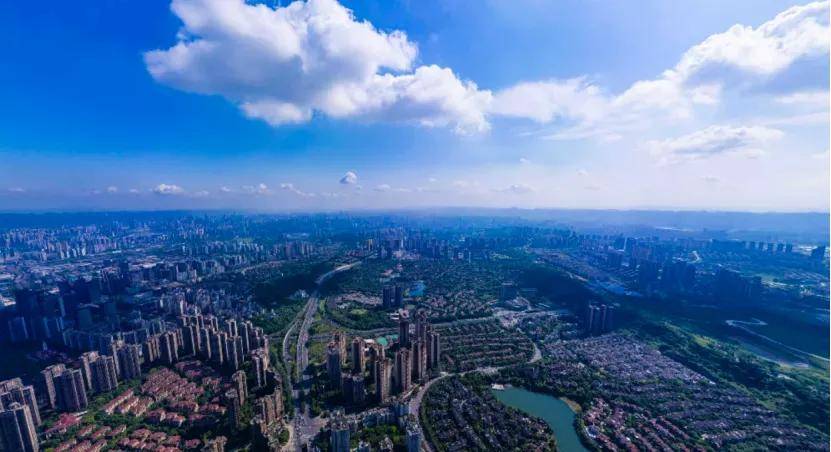 翠云—多功城片区航拍图3300亩园博园和2300亩中央公园环绕;依傍山脉