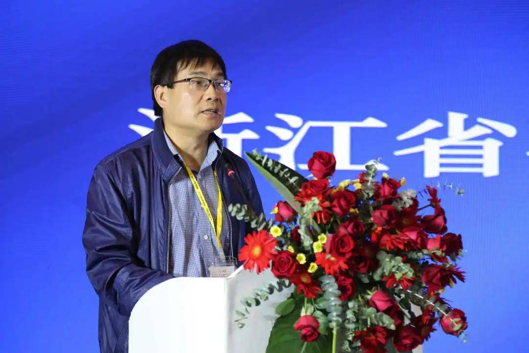 浙江省农业农村厅副厅长蔡元杰作《浙江绿茶 品行天下》主题报告