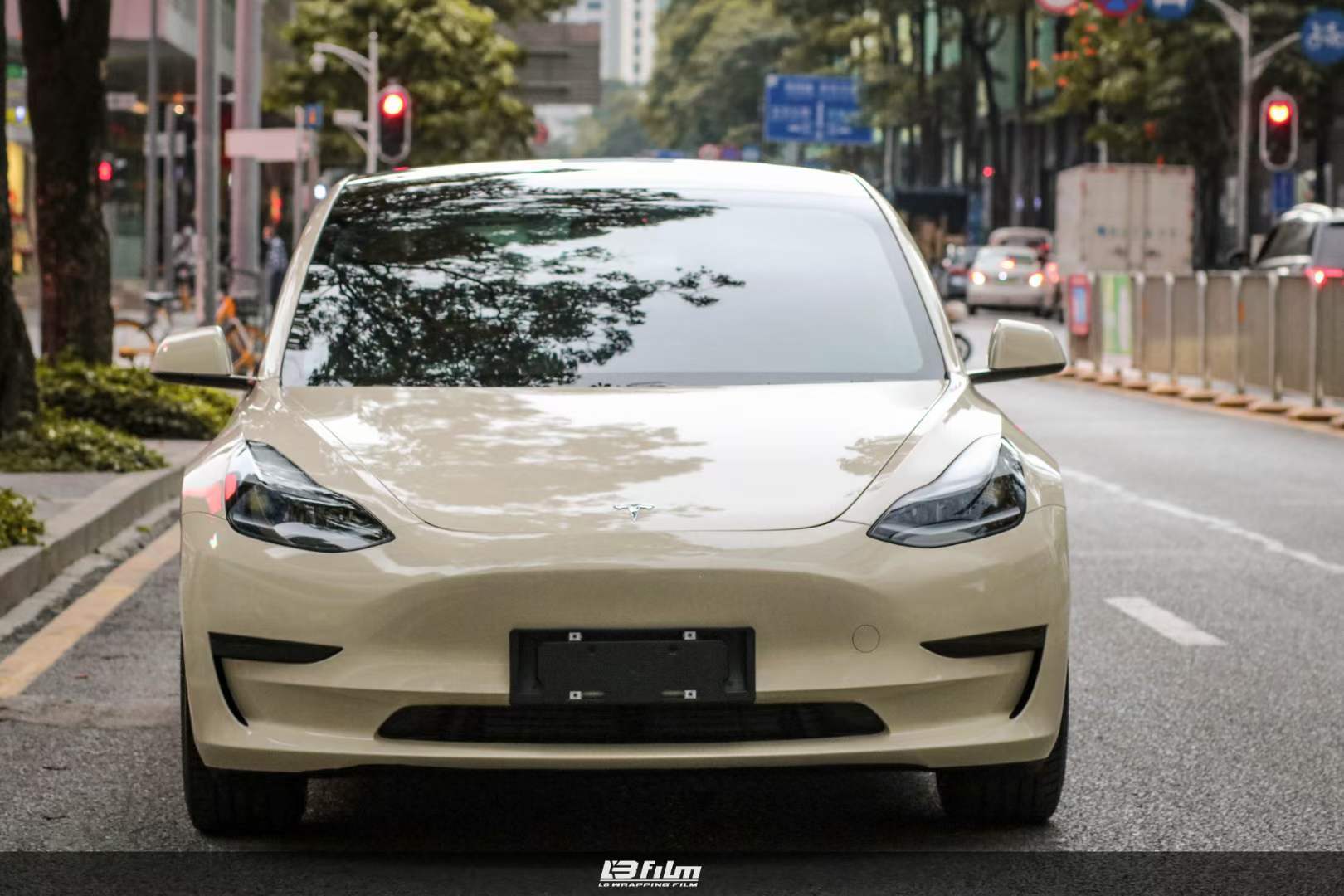 特斯拉model3全车lb改色膜高亮卡其米兰