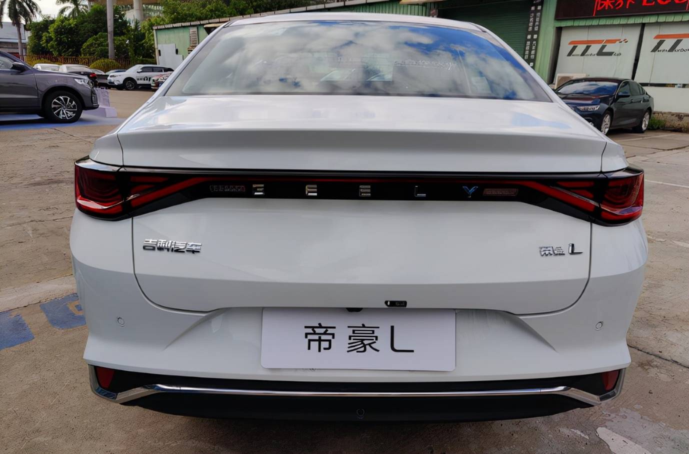 尺寸升级布局完整吉利帝豪l这是要火