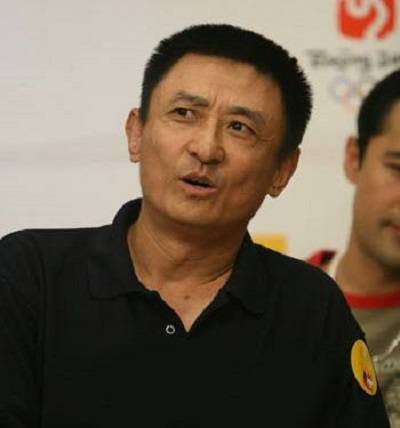 一路上冯小刚对剧本的事情只字不提,拉着叶京在场的三个人一起玩扑克