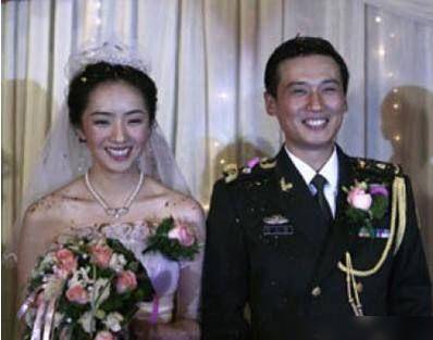 叶寸心的真名叫刘晓洁,黑猫的名字叫徐洪浩,当他们真正成为夫妻后