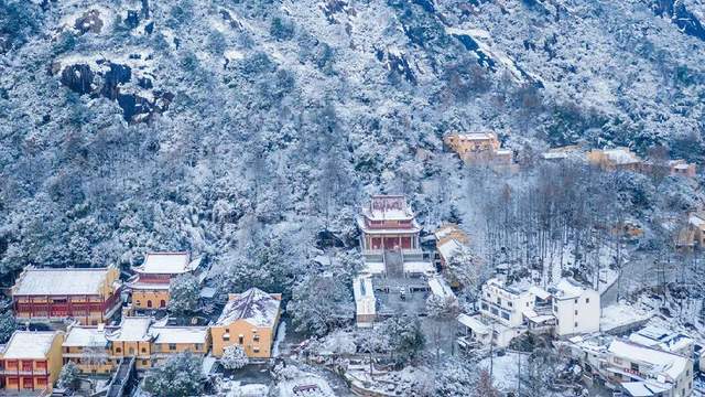 自驾游青阳九子岩风景区旅游攻略_大雄宝殿