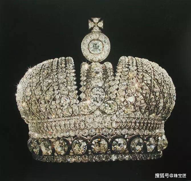 在下面这幅油画中,玛利亚便佩戴了一顶俄罗斯皇后专属的帝国钻石王冠