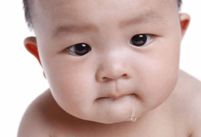 长乳牙时的小婴儿,通常有些＂坏习惯＂,大人和孩子可能要受苦了