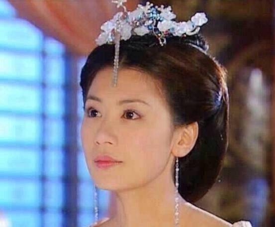 贾静雯和高圆圆这对姐妹花,谁的古装造型更美?_曾说