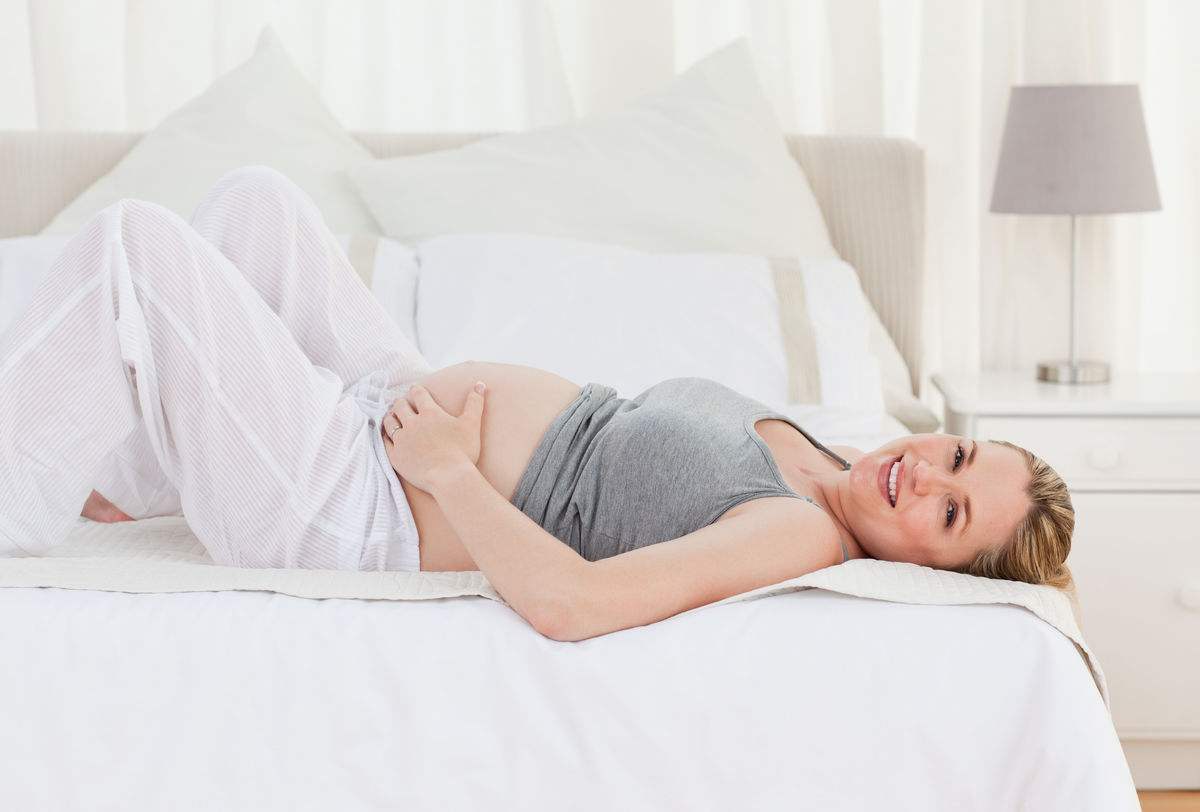 孕妇的这个睡觉习惯,孕中期可以不改,但晚期必须改,否则危害大