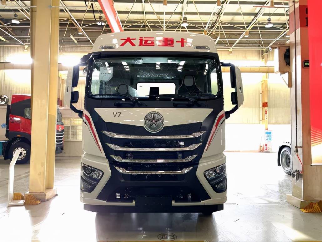 大运v7牵引新车来了自重726吨史上最低卡友们满意吗