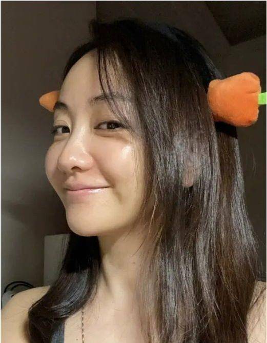 原创杨蓉皮肤好到不输当年素颜像25岁