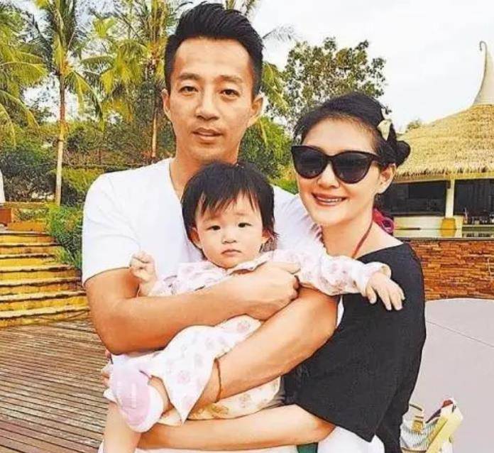 原创大s汪小菲公开宣布离婚9亿资产协商分配两人共同抚养一双儿女