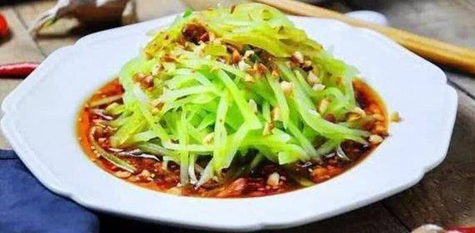 原创美食推荐:椒油炝莴笋,口水鸡,香芹炒木耳,香辣肉丝的做法