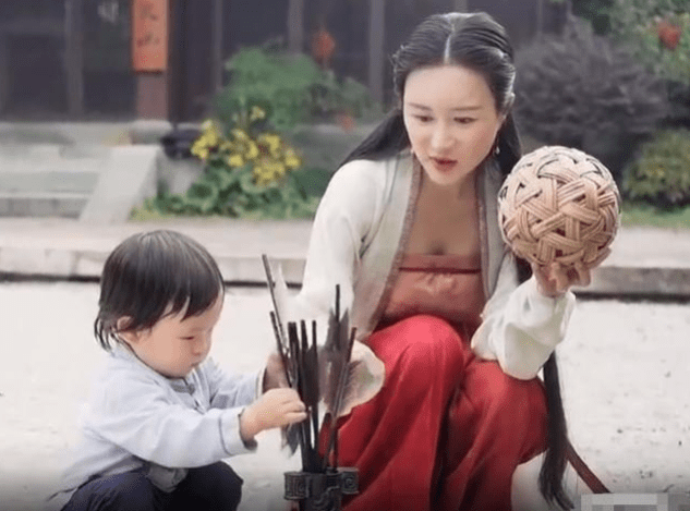 原创杜星霖"卑躬屈膝"?不,她只是把自己最美的一面展现给了爱人
