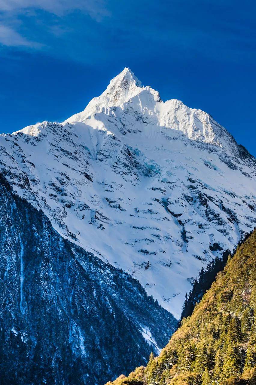 哈巴雪山,梅里雪山,白马雪山,石卡雪山……春夏秋冬,积雪不化.