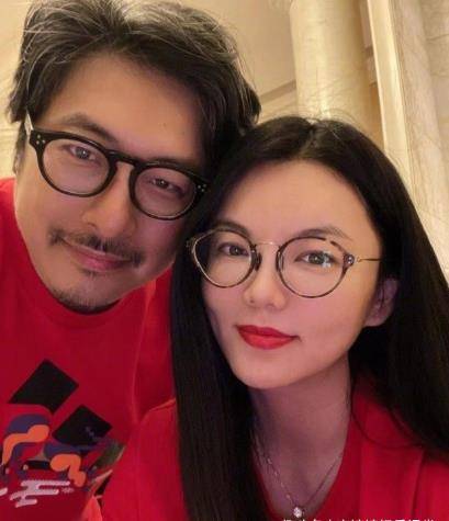 王岳伦官宣离婚后删除,与李湘最后同框秀恩爱照曝光,画面唏嘘