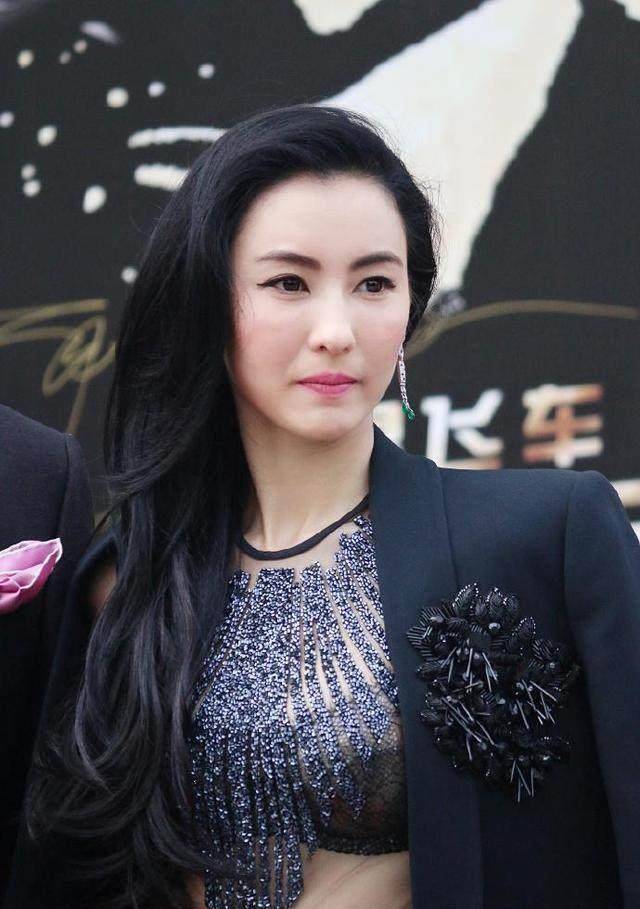 原创张柏芝颜值那么高,却因为穿了这个颜色的棉服,老了十岁!