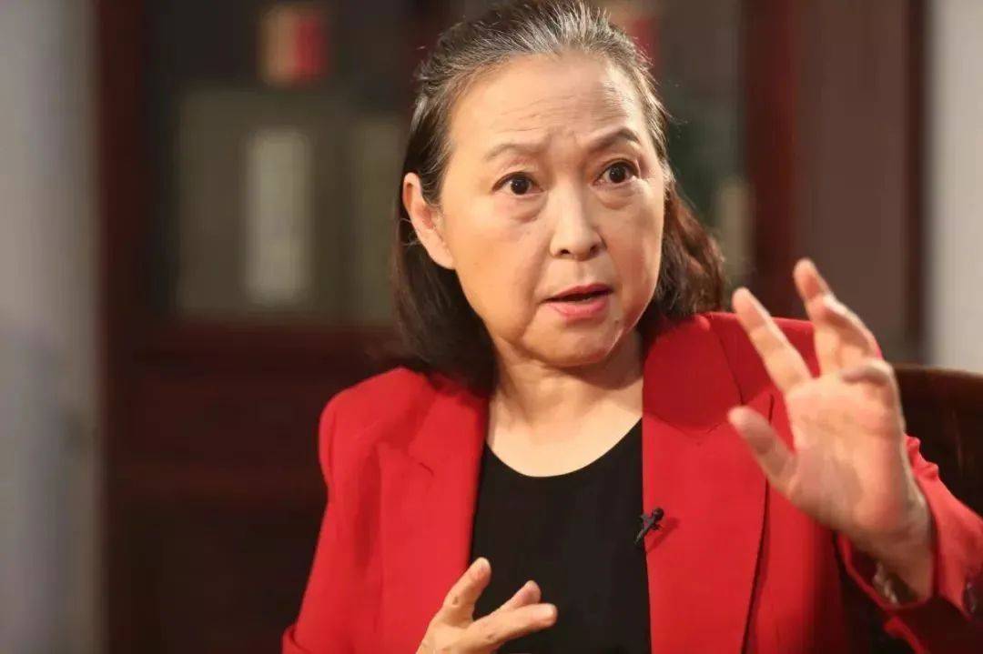 内地成台湾老艺人养老圣地,做生意成亿万富豪,娶小24岁内地娇妻_方芳