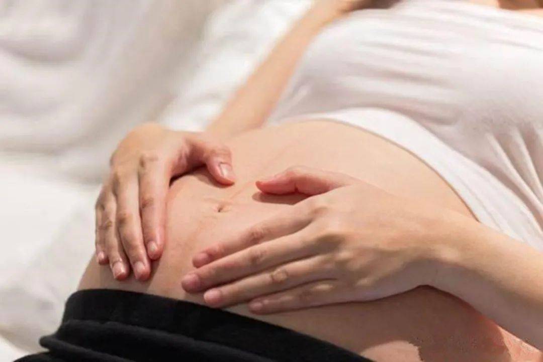 怀孕后,孕妇肚脐眼的状态＂暗藏＂重要的信息,你可别不当回事