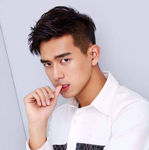 原创盘点2021年最受欢迎的10位男明星,李现上榜,王一博肖战排第几?