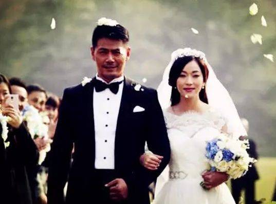 从此邵兵与妻子张培一个主外,一个主内,邵兵在外打拼事业,妻子在家