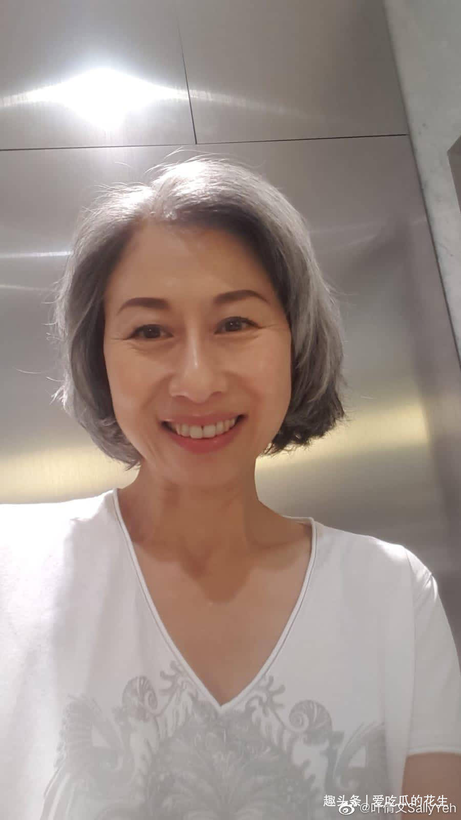 让我们一起欣赏叶倩文年轻的美丽.年轻的叶倩文是美丽的.