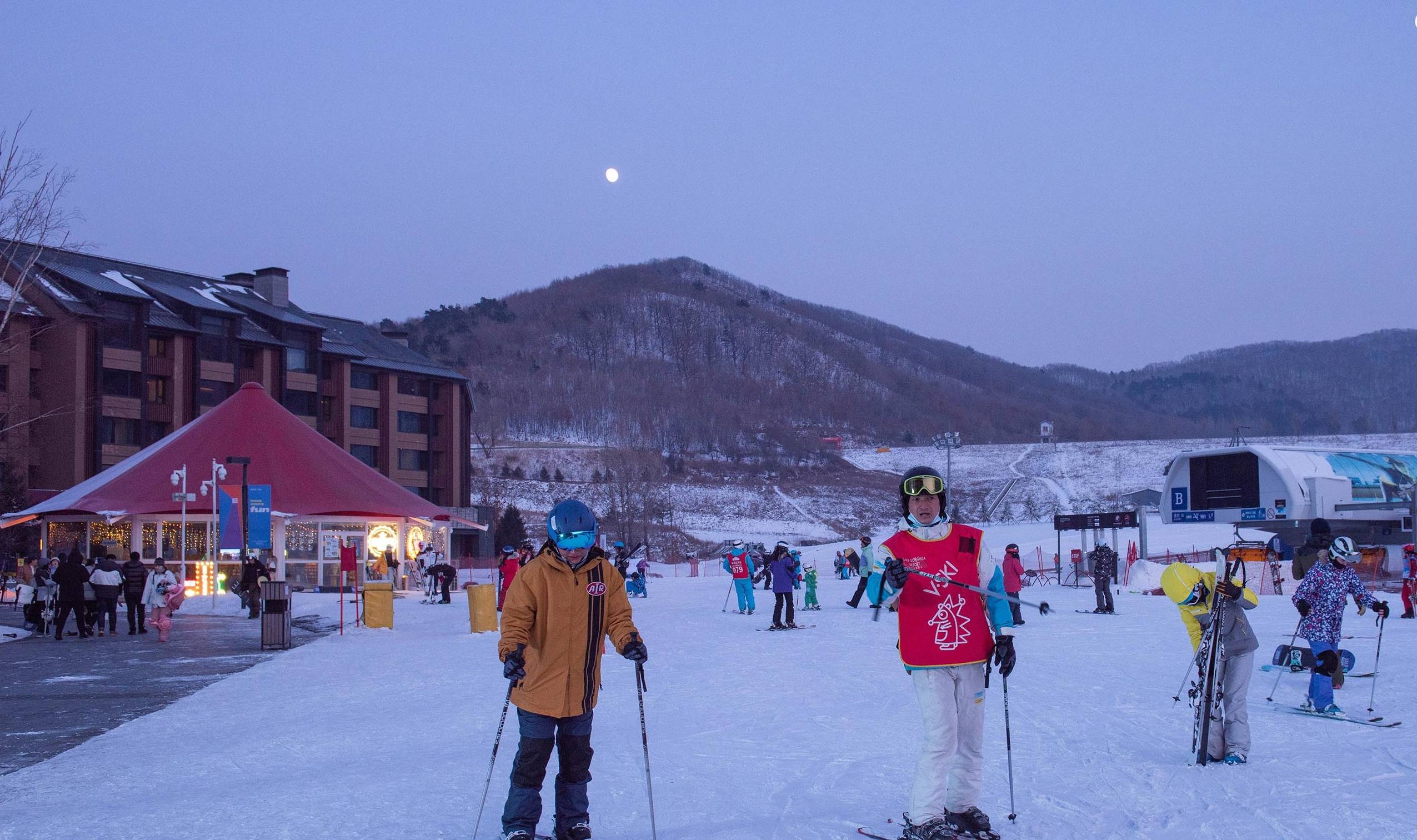 中国最佳滑雪场,有世界级的冰雪运动设施,是冬季度假