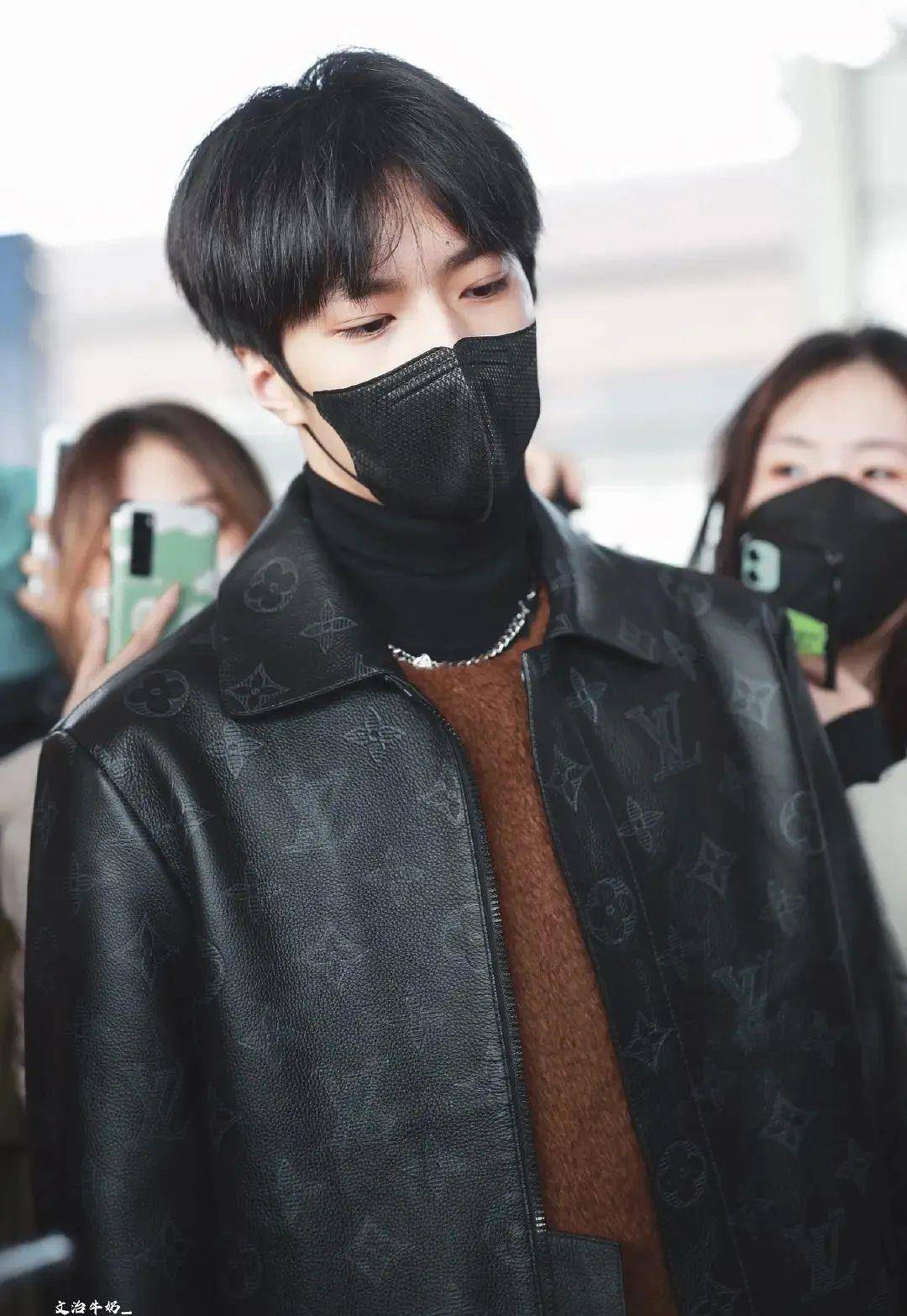 刘耀文_黑色_prada