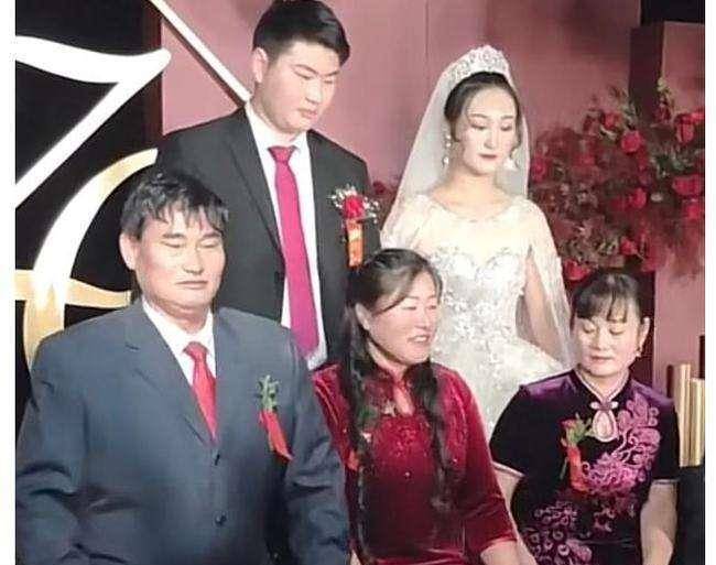 大衣哥儿媳宣布离婚,幕后调查发现_朱小伟_直播_育儿