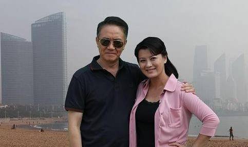 而他的前妻张瑞琪也因此向李幼斌提出了离婚.