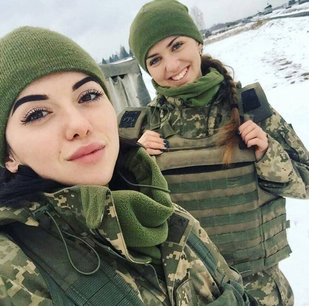 乌克兰女兵积极请战要跟车臣大兵硬碰硬普京头号迷弟乐了