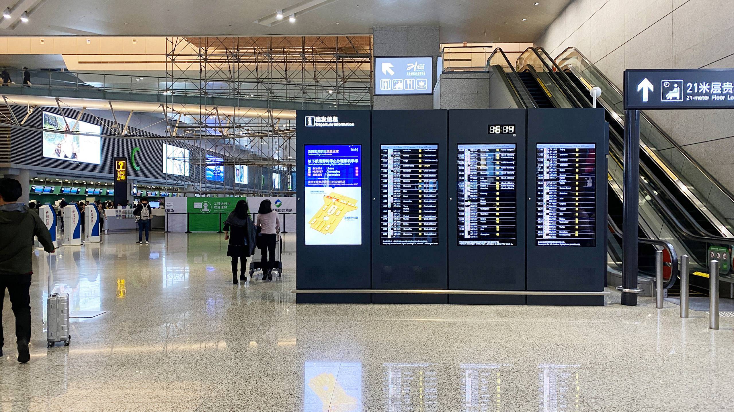 机场高铁站地铁站立式双屏液晶广告刷屏机的案例分析容盛兴达品牌