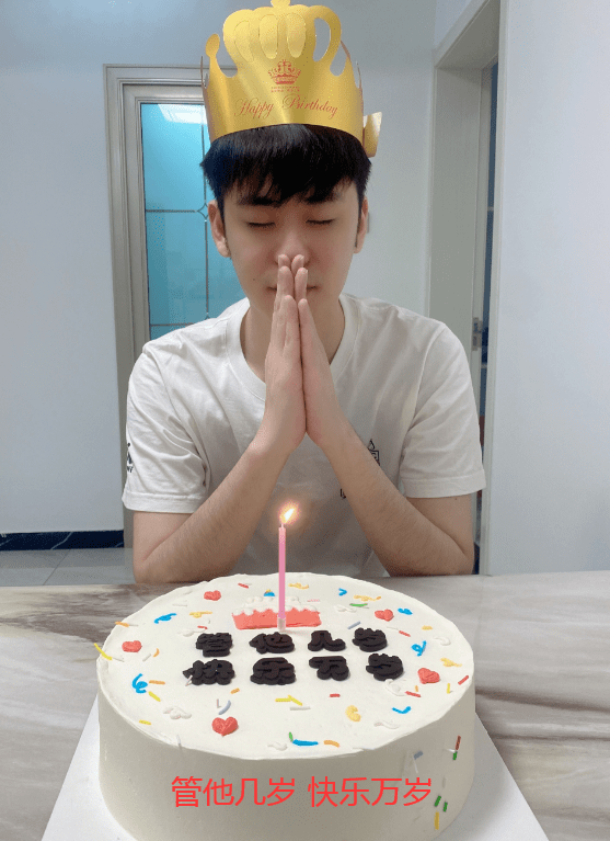 原创30岁张云雷庆农历生日在线求祝福蛋糕字样显傲娇萌化粉丝