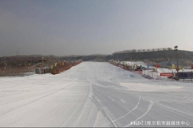 同时,滑雪场还为库尔勒市各中小学安排研学或滑雪教学体育课程.