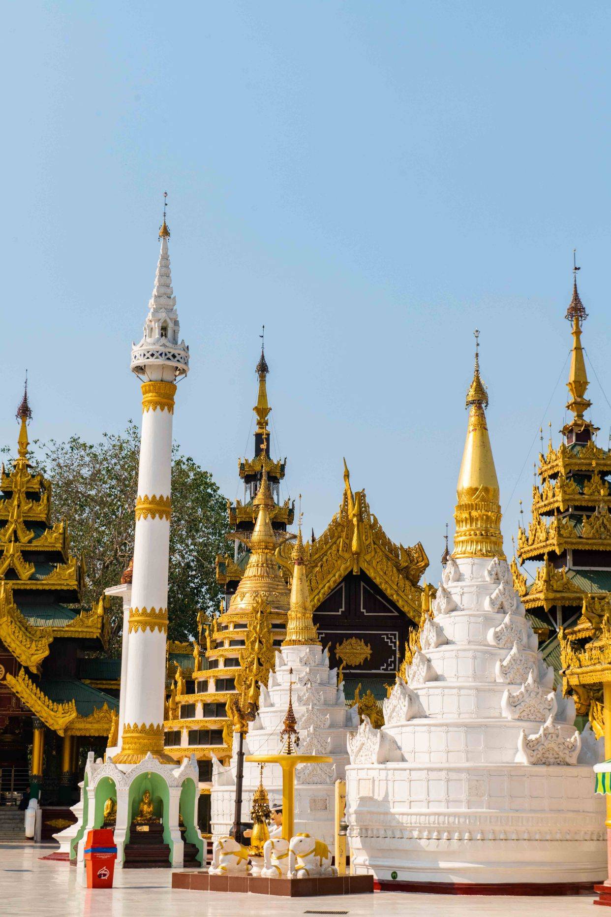 缅甸超豪气寺庙内有5000多颗宝石还藏着释迦牟尼的八根头发