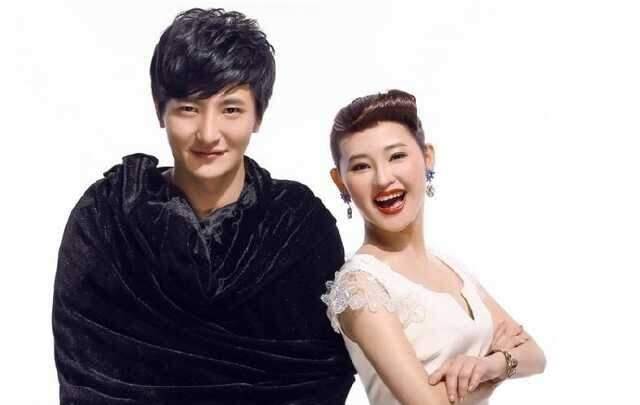 而钱芳的老公也是他们两个人的同学周琳皓,周琳皓不仅是一个演员还是