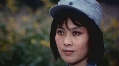 毕竟她活跃在上个世纪八十年代的女演员,傅丽莉曾凭借电影《巾帼英烈