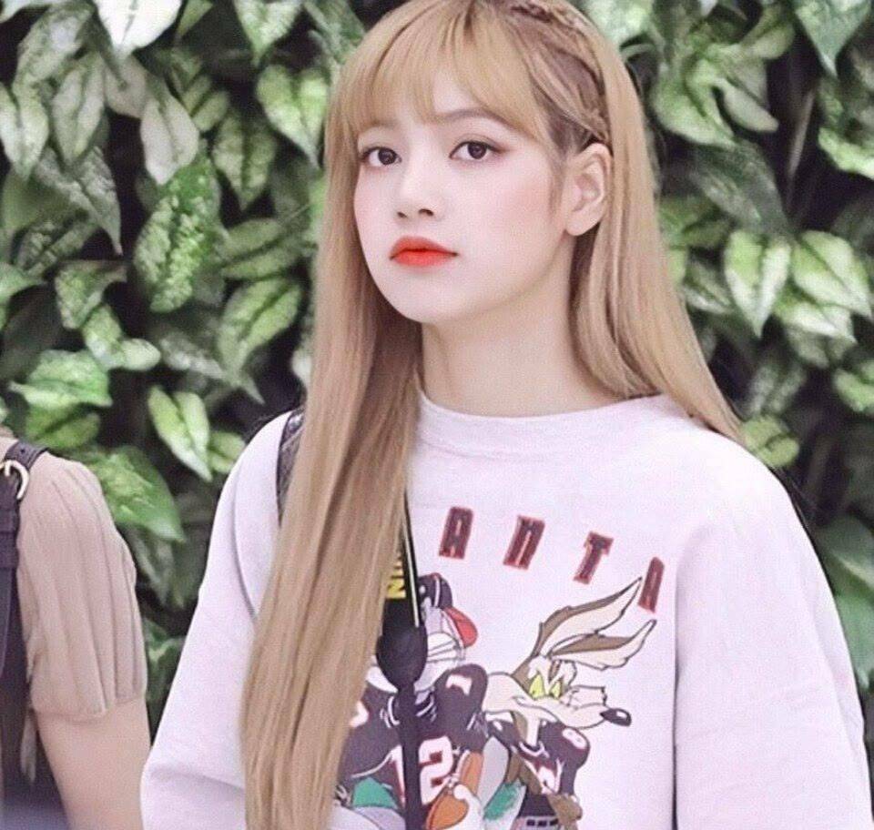 原创lisa铁刘海消失晒新发型自拍被嘲网友请把刘海安回来