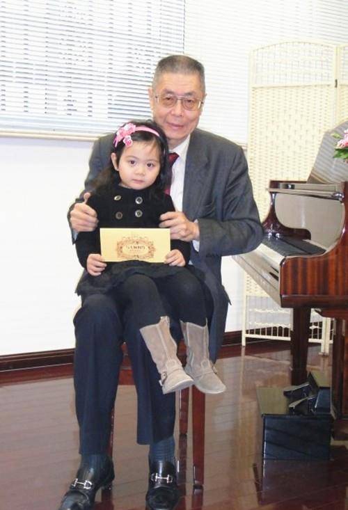 钢琴大师刘诗昆81岁再当爹和妻子差37岁他的传奇人生堪称奇迹