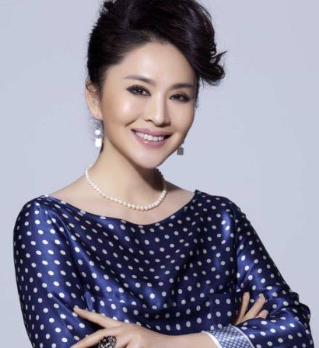 著名导演尤小刚才华横溢,三任妻子也个个貌美如花,令人羡慕_田歌_邬