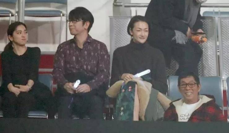 47岁木村拓哉时隔5年再开演唱会,帅气依旧,众多圈内好友捧场_电视剧