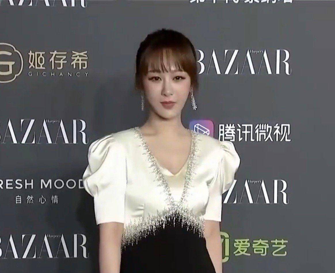 原创芭莎慈善夜赵丽颖与倪妮林允争艳杨紫关晓彤比美吉娜成王者