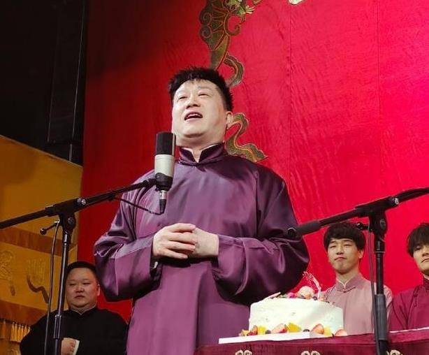 队长庆生,张鹤伦和郎鹤炎撒狗粮,张九南手写信成笑点_演出_相声_生日