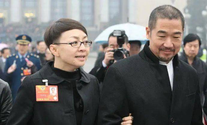 原创在一次颁奖仪式上宋丹丹说有请邓婕老公我男朋友张国立领奖